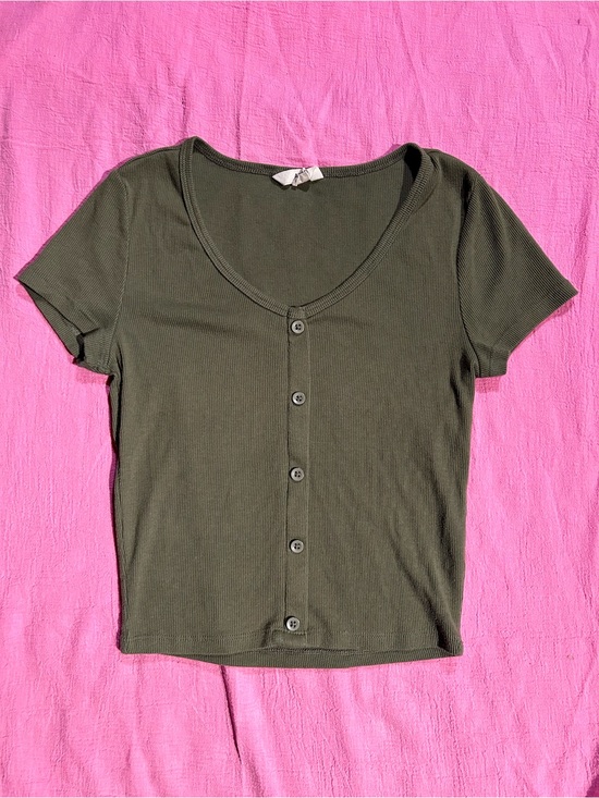Aero Tops - ‘AERO’ Ribbed Green Baby Tee with Button Details